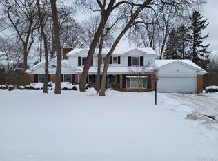 5075 Midmoor Rd, Bloomfield Hills, MI 48302