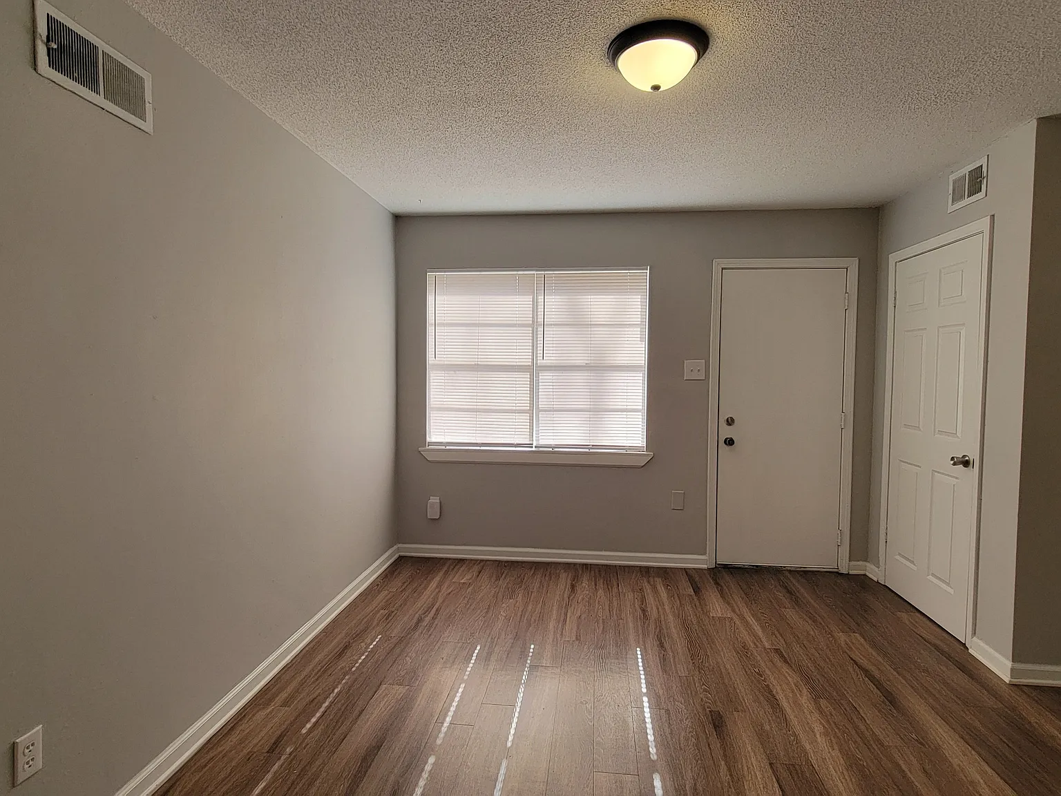 Charming Single-Story Home with Front Porch & Fenced Backyard — Photo 4