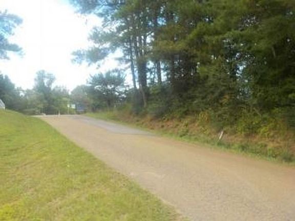 Exterior Neighborhood (street photo)