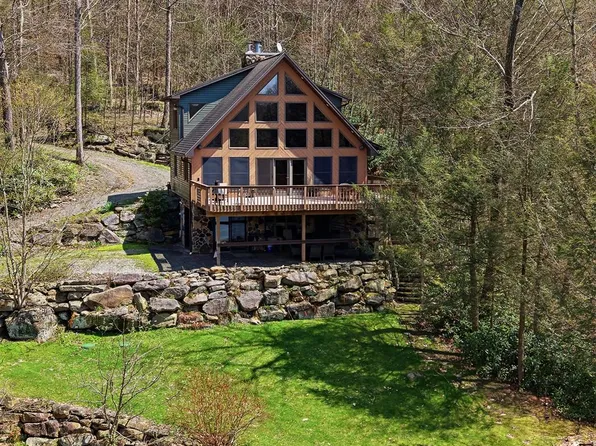 486 Peaceful Valley Rd, Oil City, PA 16301