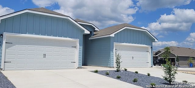 1st image of 636 Grayson Ln