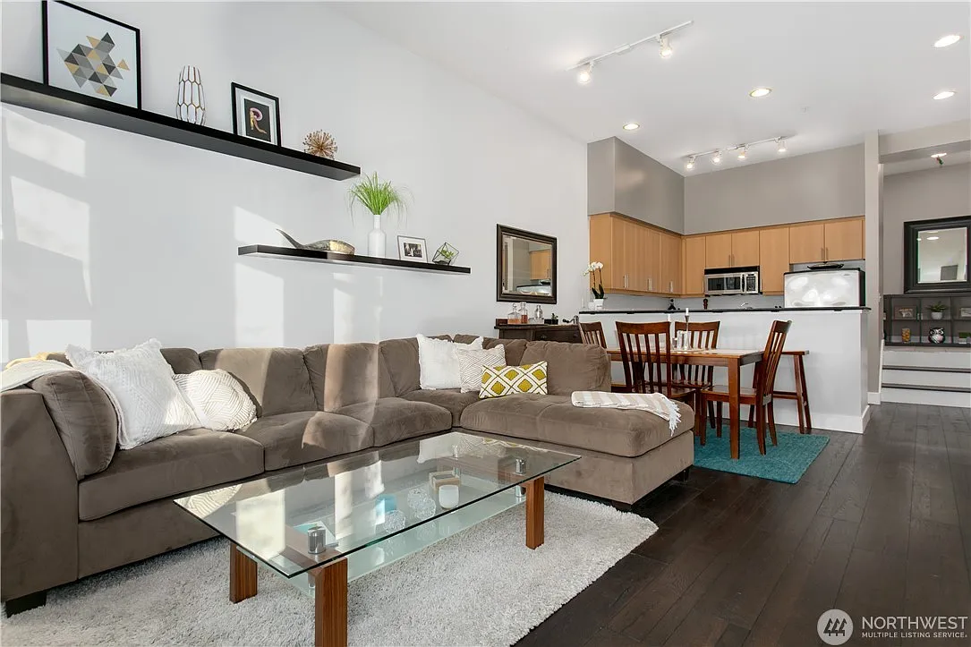2 bed, 1038 sqft, $3,600 — Photo 2