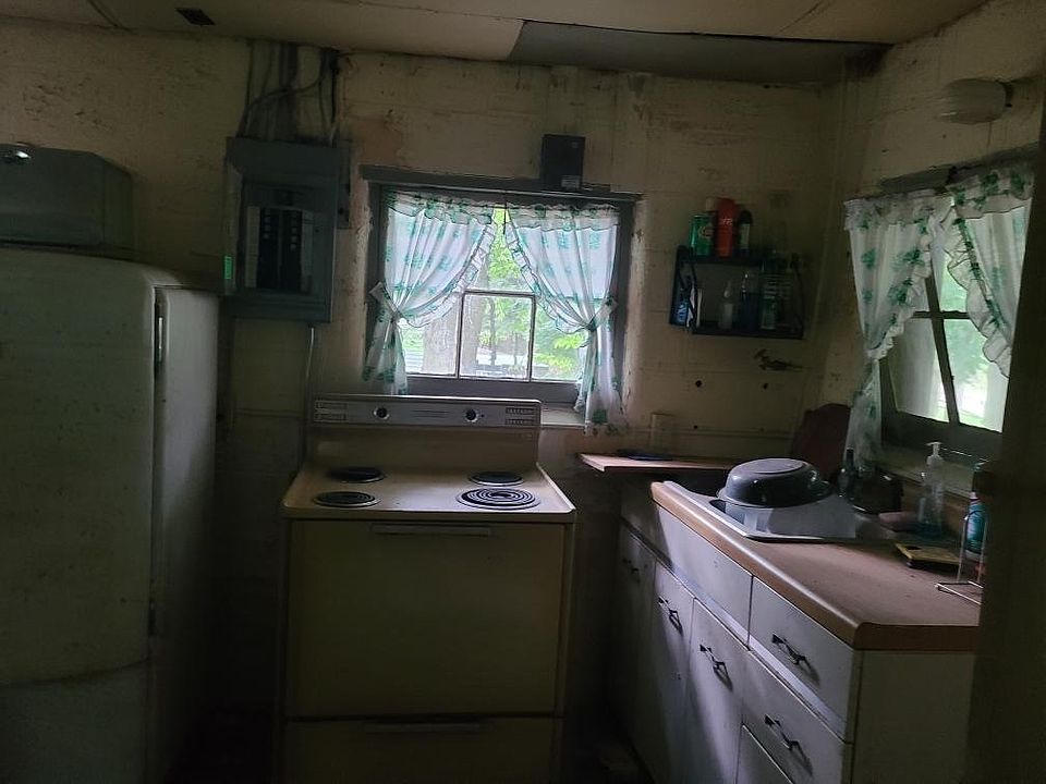 2nd image of 3279 Loleta Rd