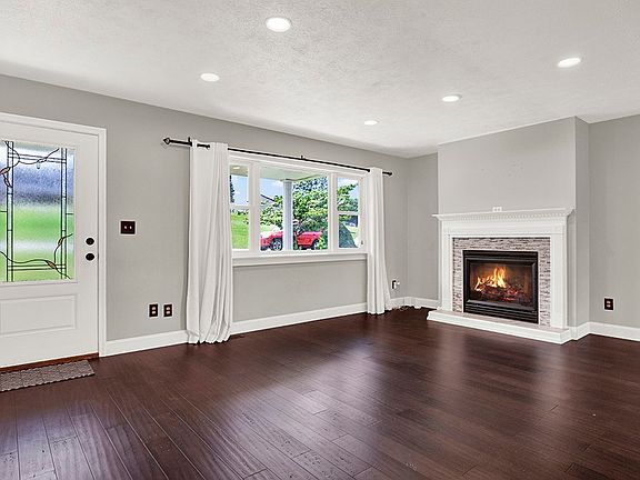 5th image of 308 Stacey Dr