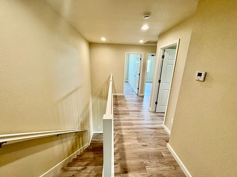 677 Illinois Ave #1 — Photo 10