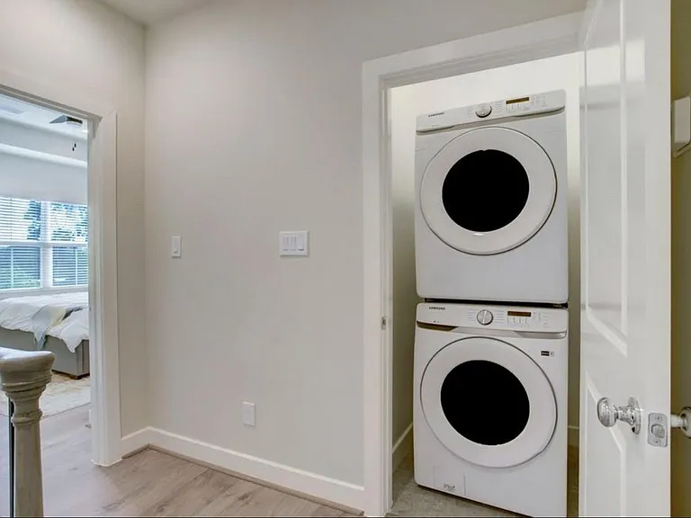 4907 Avenue J — Photo 11