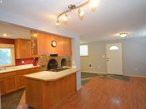 4th image of 424 N 1st Ave