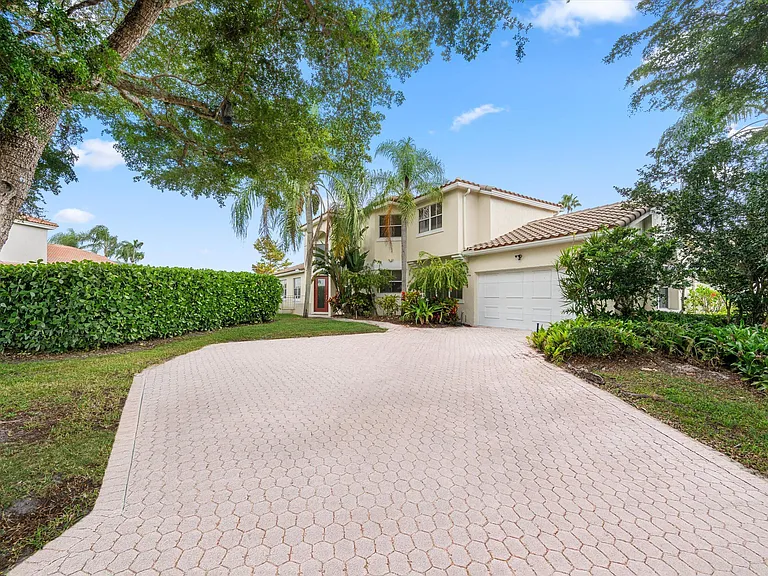 2104 Country Golf Dr — Photo 1