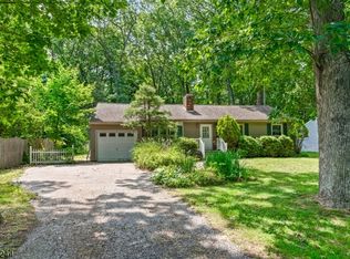 22 Hampton Heights Rd, Lafayette, NJ 07848