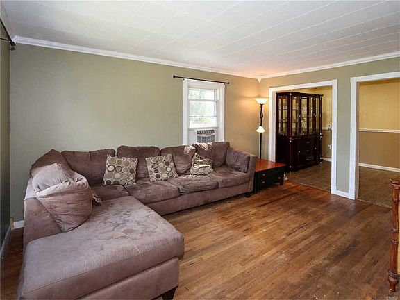 3rd image of 26 Veronica Ln