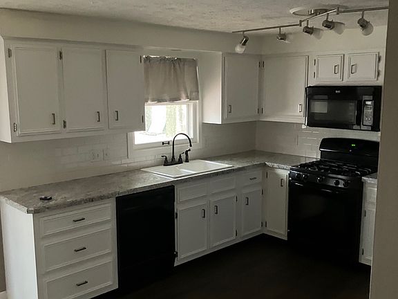 3rd image of 662 River Rd