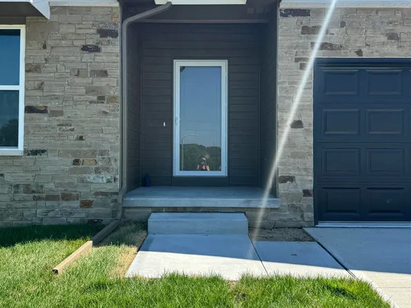 2206 Citta Cir, Cir, NE 68147