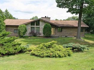 38 Park Dr, Menands, NY 12204