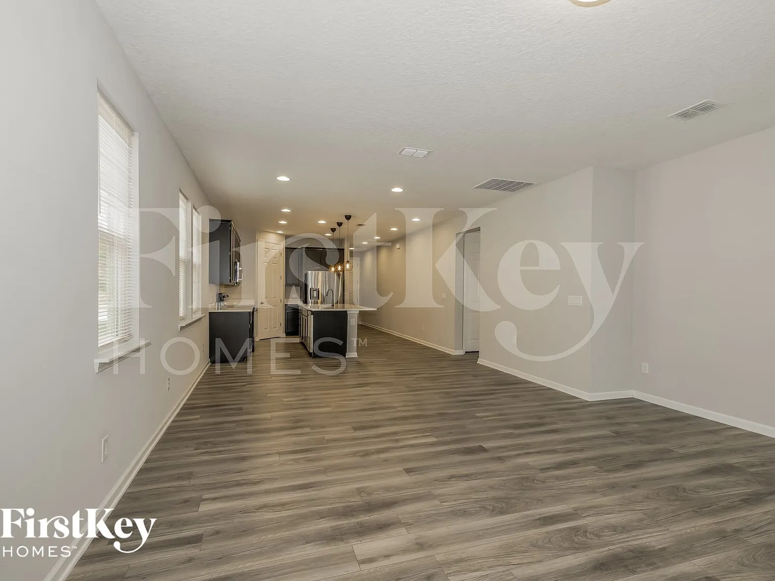 4 bed, 2.0 bath, 1816 sqft, $2,120 — Photo 3
