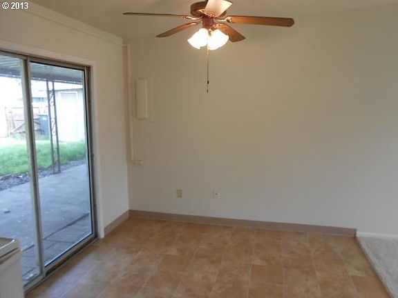5th image of 1023 NE Linden Ave