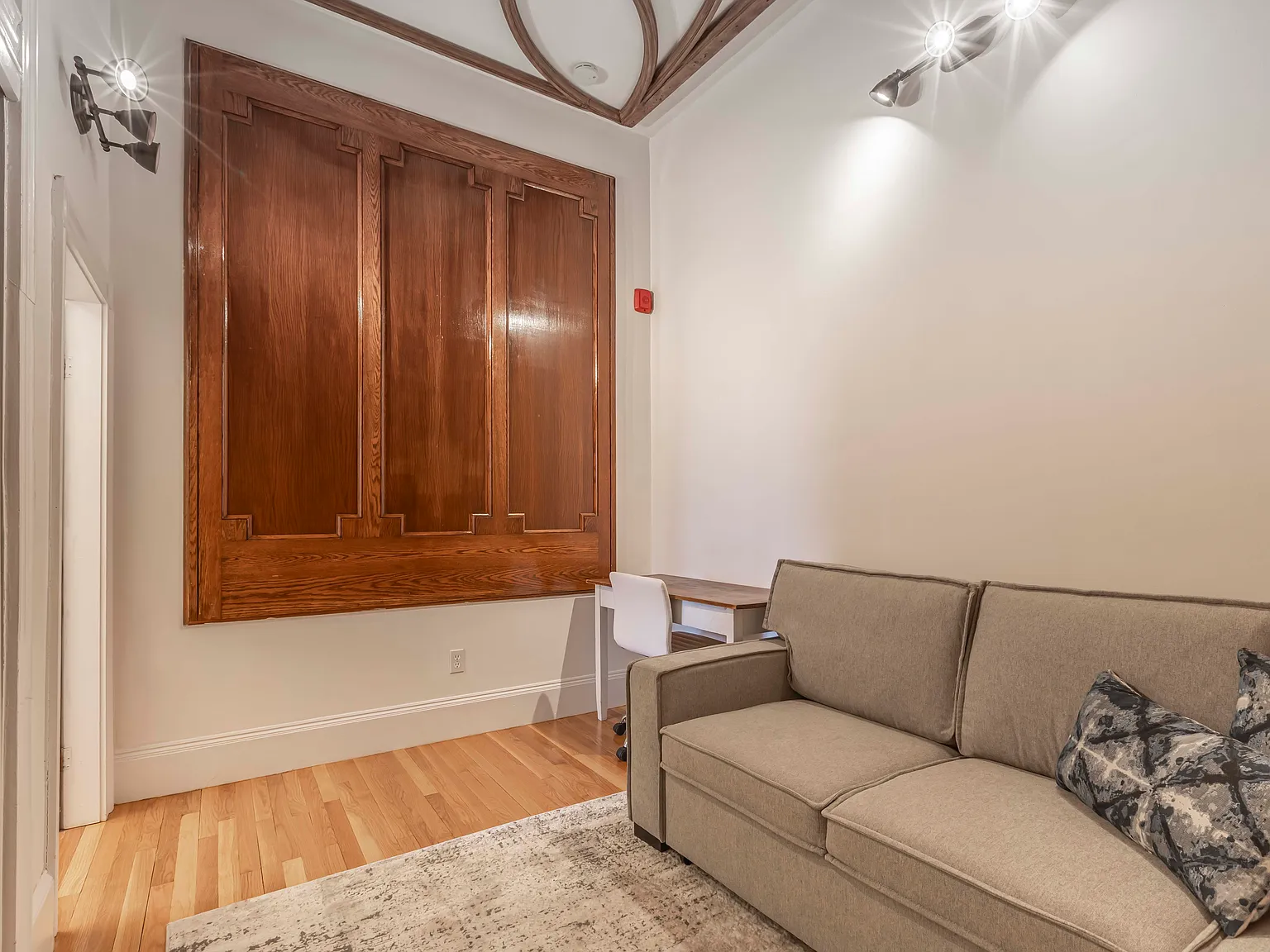 2 bed, 750 sqft, $4,800 — Photo 4
