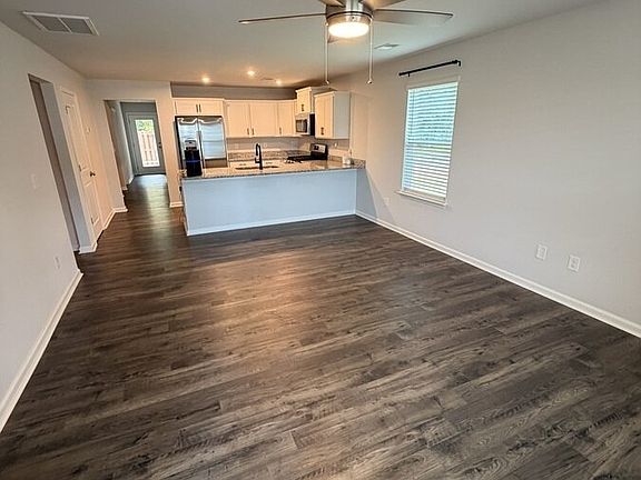 3rd image of 403 Moss Branch Ct