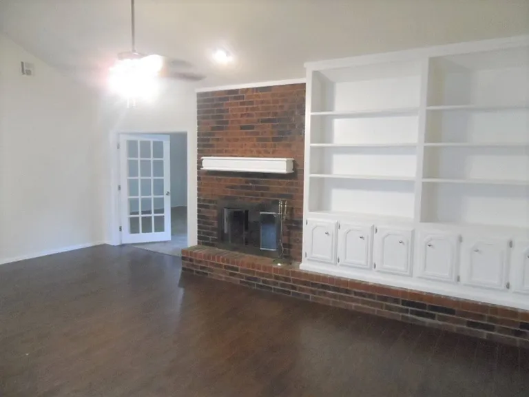 201 Wellington Ln — Photo 9