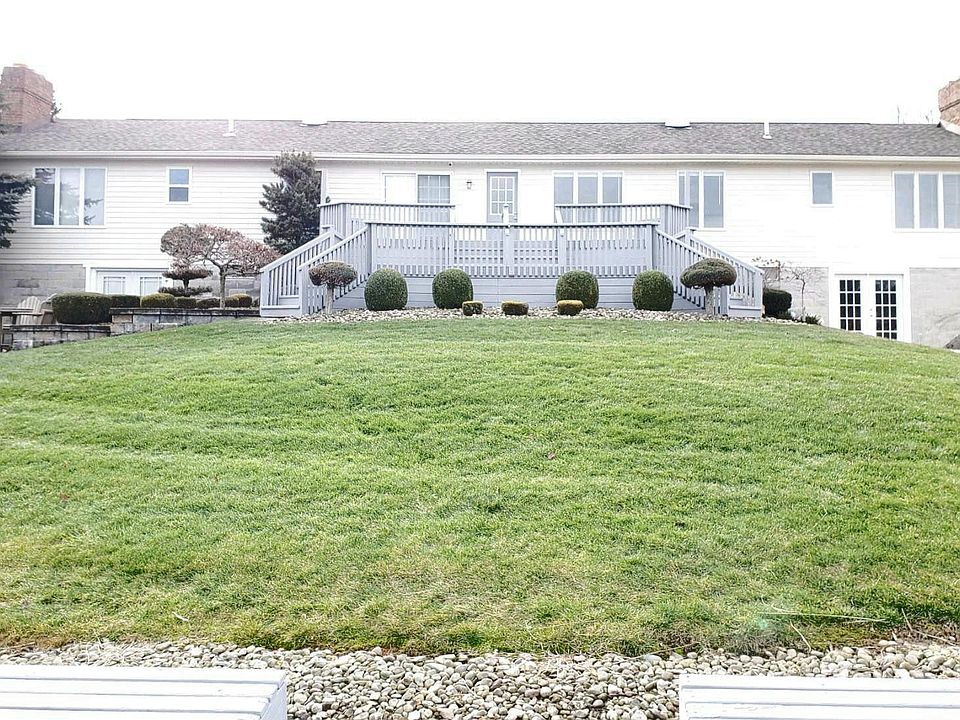 1st image of 20 Lakeview Cir