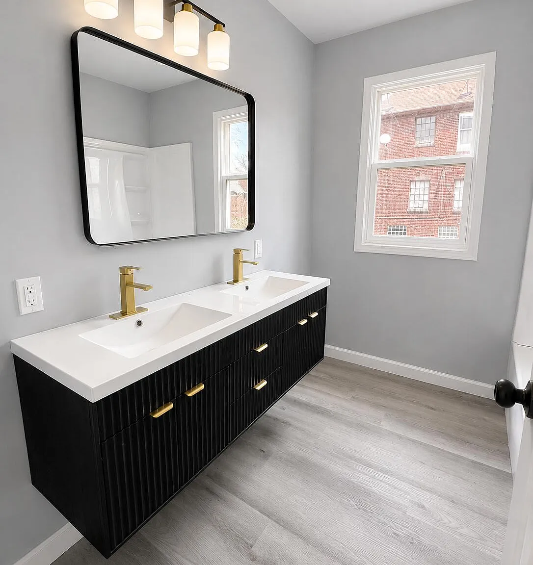 3 bed, 1.0 bath, 3192 sqft, $1,650 — Photo 2