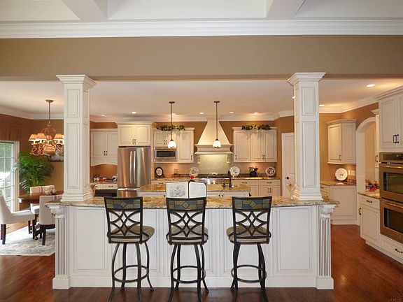 5th image of 18155 Baldwin Dr