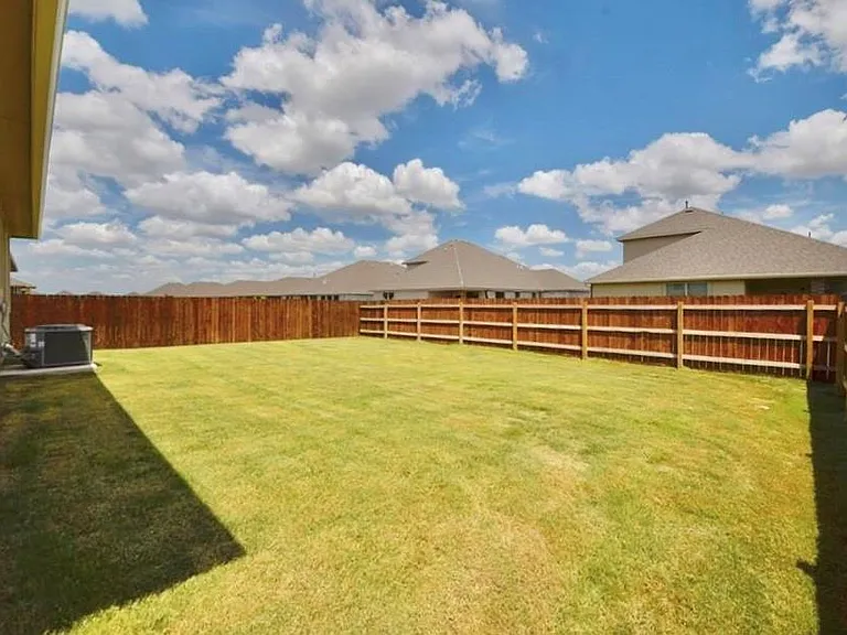 18325 Urbano Dr — Photo 19