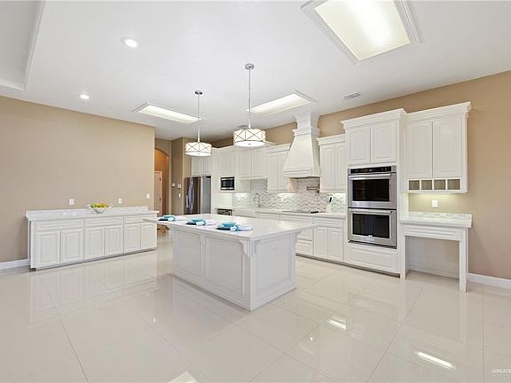 5th image of 13967 El Caribe Cir S