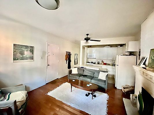 2nd image of 150 W 9th St #1