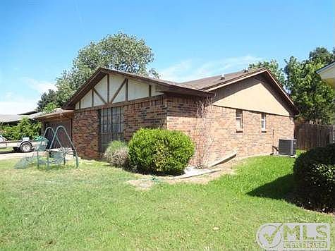 1st image of 300 Cambridge Dr