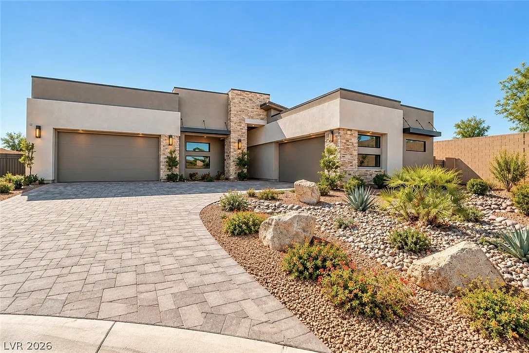 4 bed, 3.5 bath, 4210 sqft, $6,540 — Photo 2