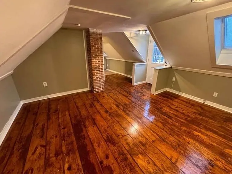 123 E Main St #4 — Photo 1