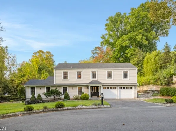38 Esplanade Dr, Hillsdale Boro, NJ 07642