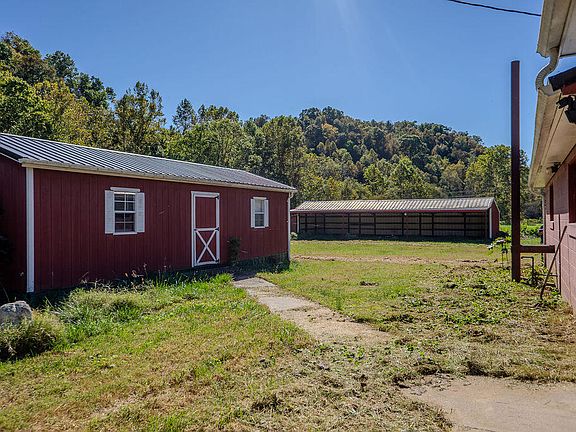 5th image of 2628 Falcon Rd