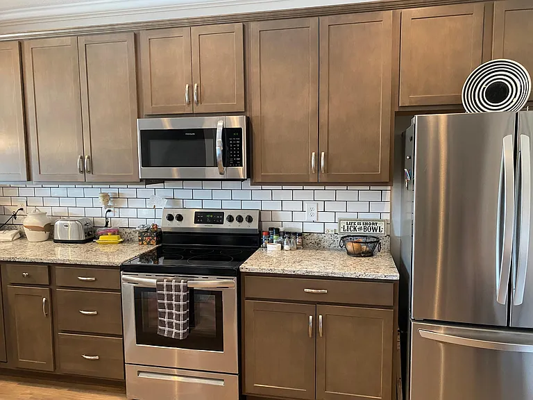 344 Broadberry Ave — Photo 9