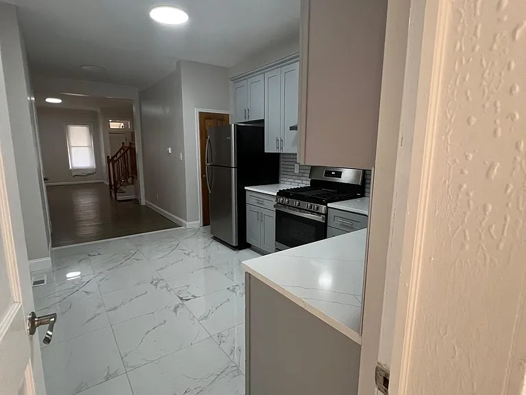 669 N Brooklyn St — Photo 14