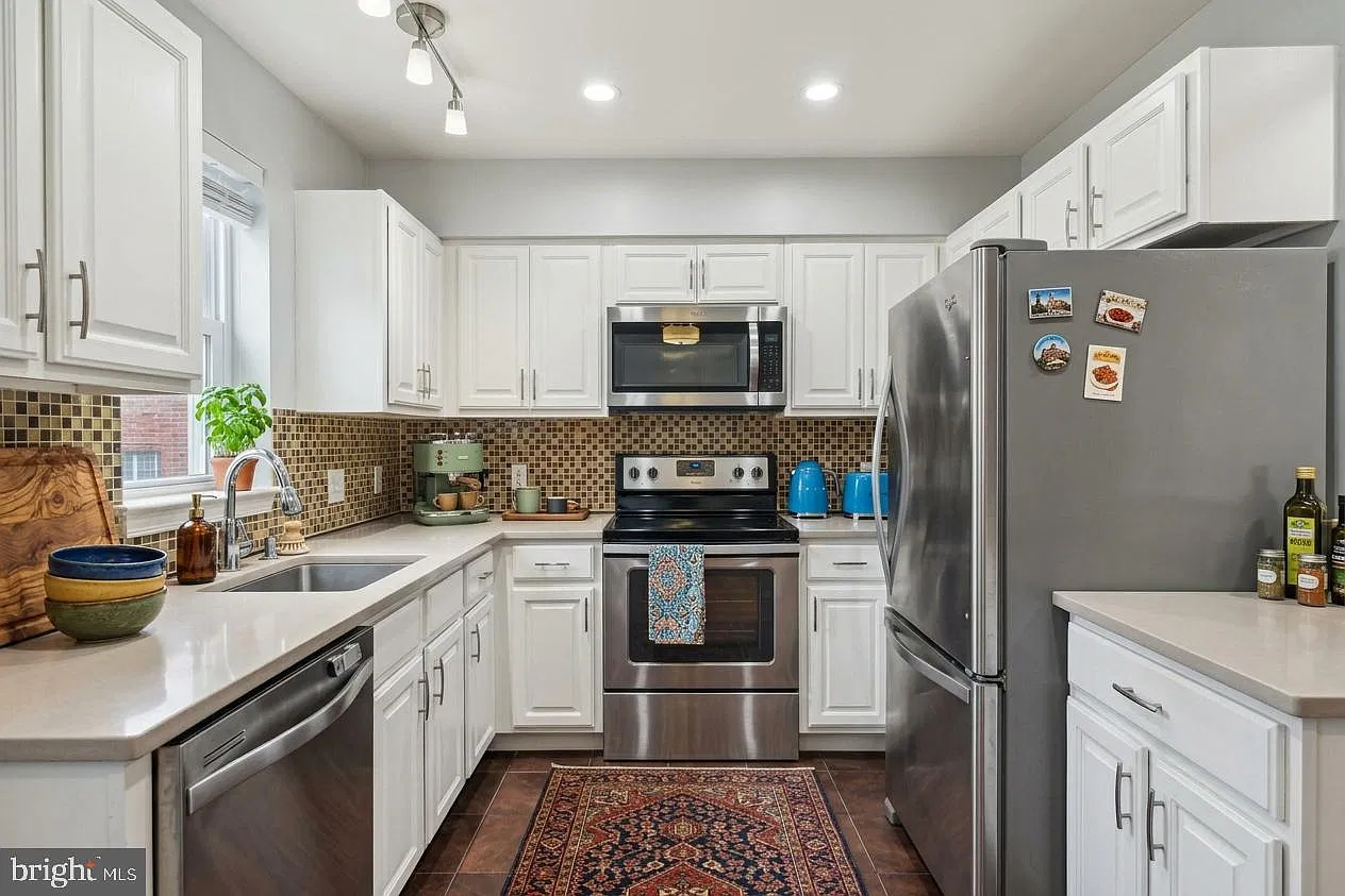 4 bed, 2.0 bath, 1760 sqft, $2,600 — Photo 3