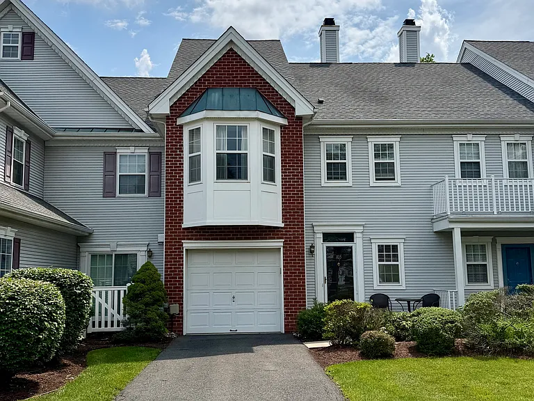 103 Kentshire Ct — Photo 1