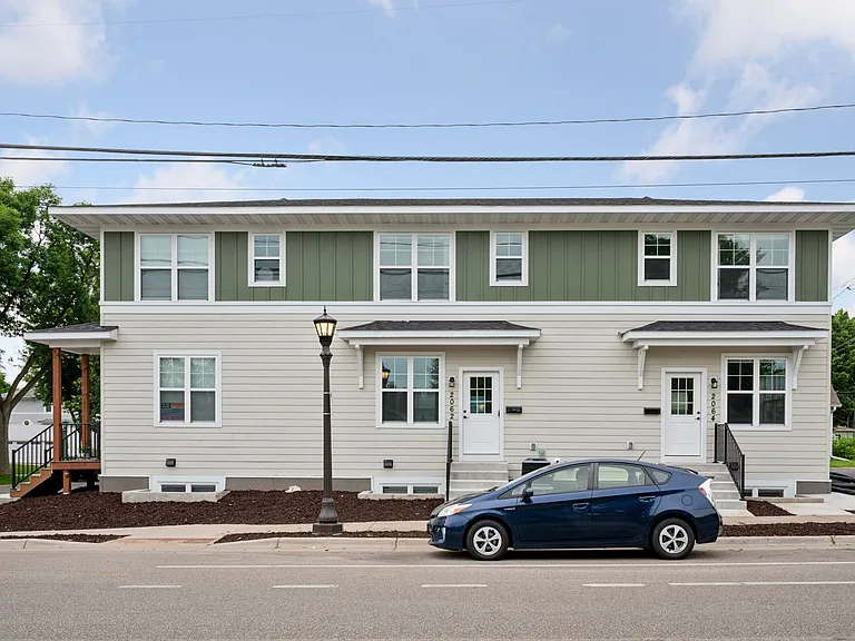 2062 Como Ave #2 — Photo 1