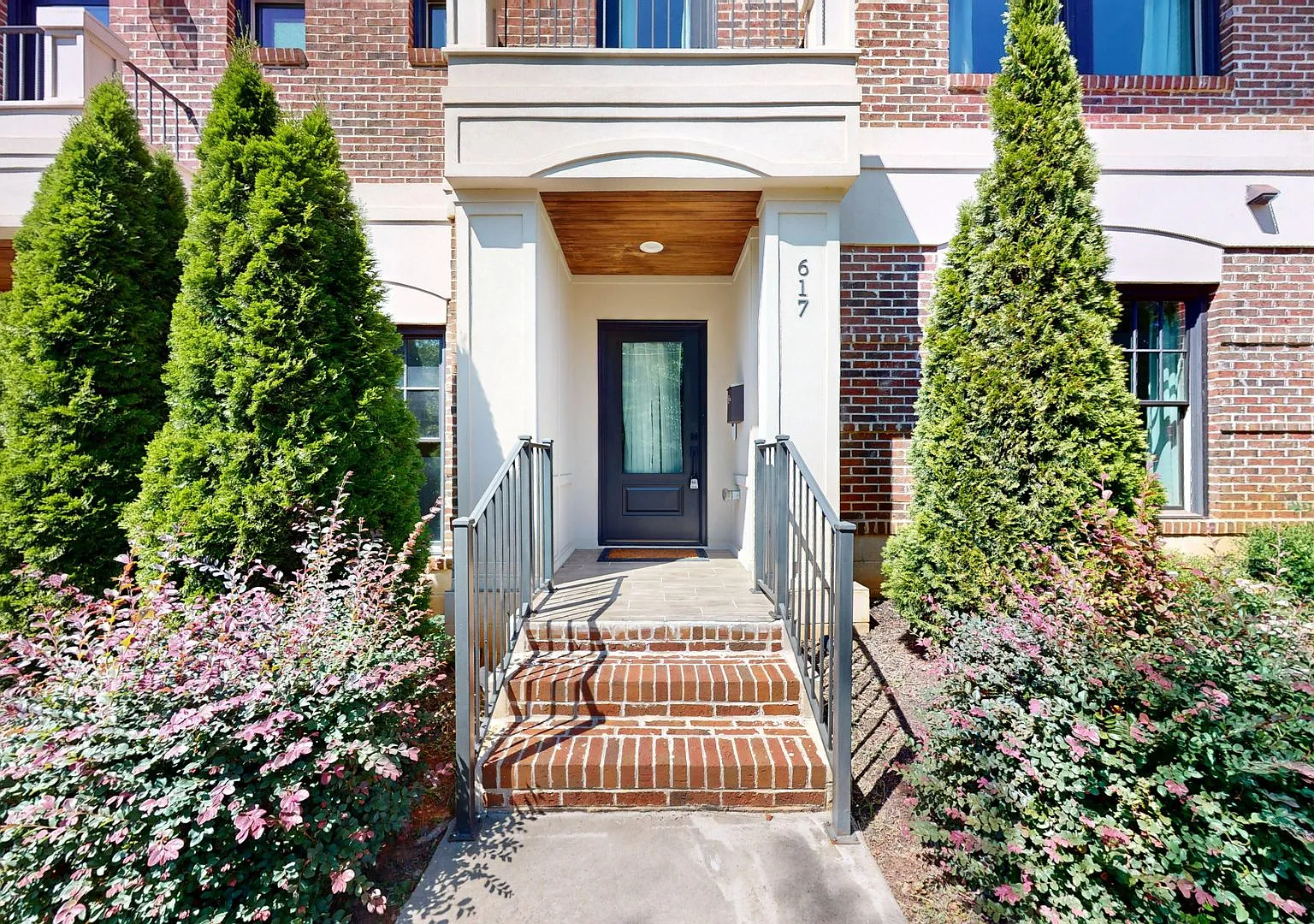 617 W Worthington Ave — Photo 2