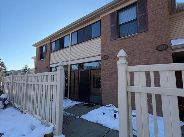 19504 Northridge Dr, Northville, MI 48167
