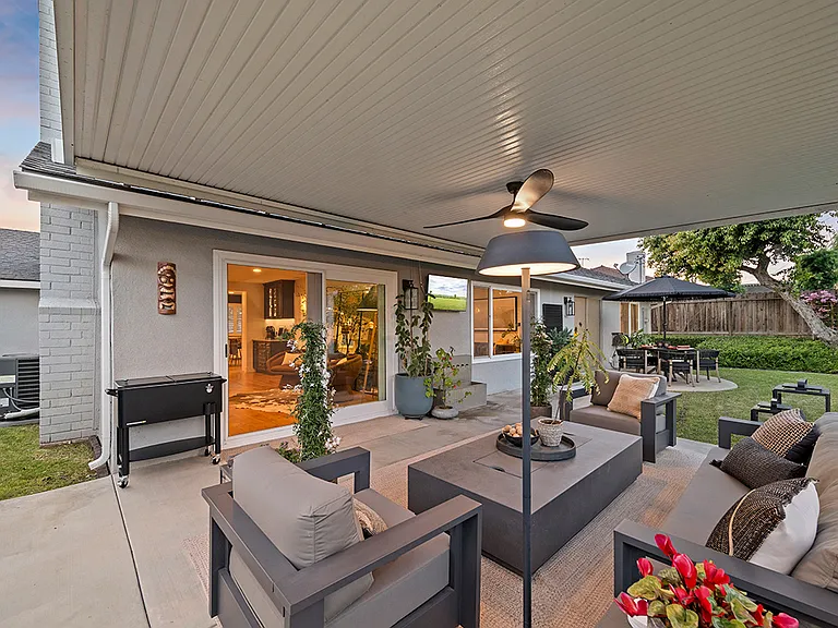 843 Bernard Dr — Photo 34