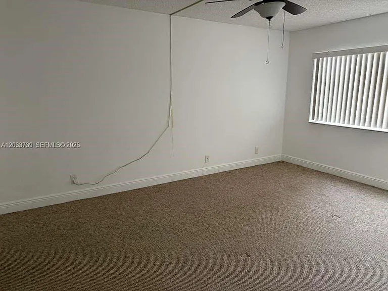 140 Lakeview Dr #211 — Photo 6