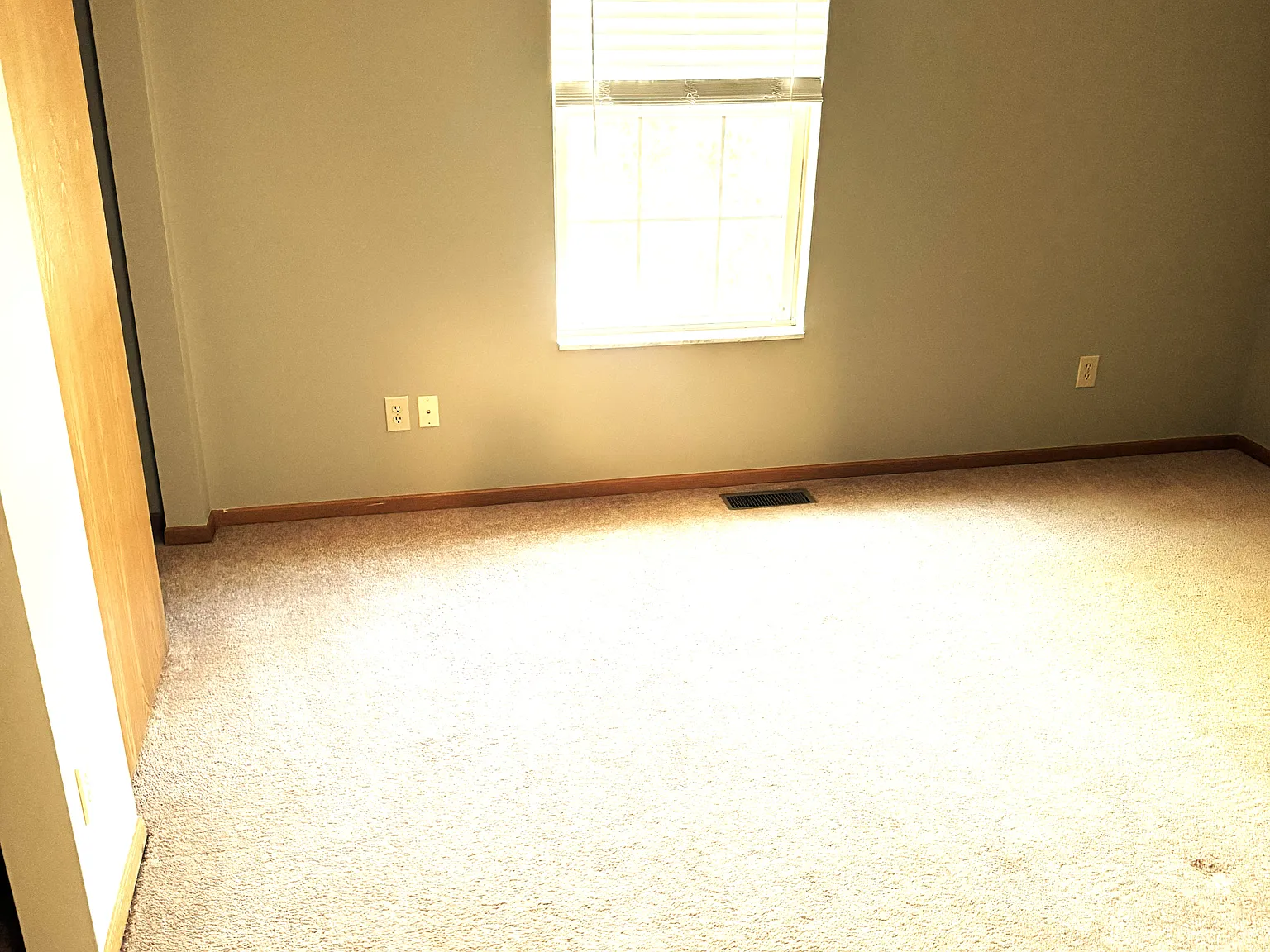 2 bed, 1.5 bath, 1200 sqft, $1,495 — Photo 4