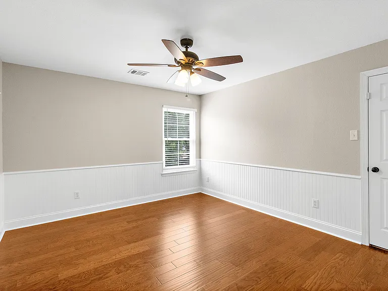 202 Stone Hollow Ct — Photo 32