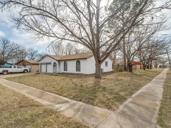 941 Willow Cir S, Burleson, TX 76028