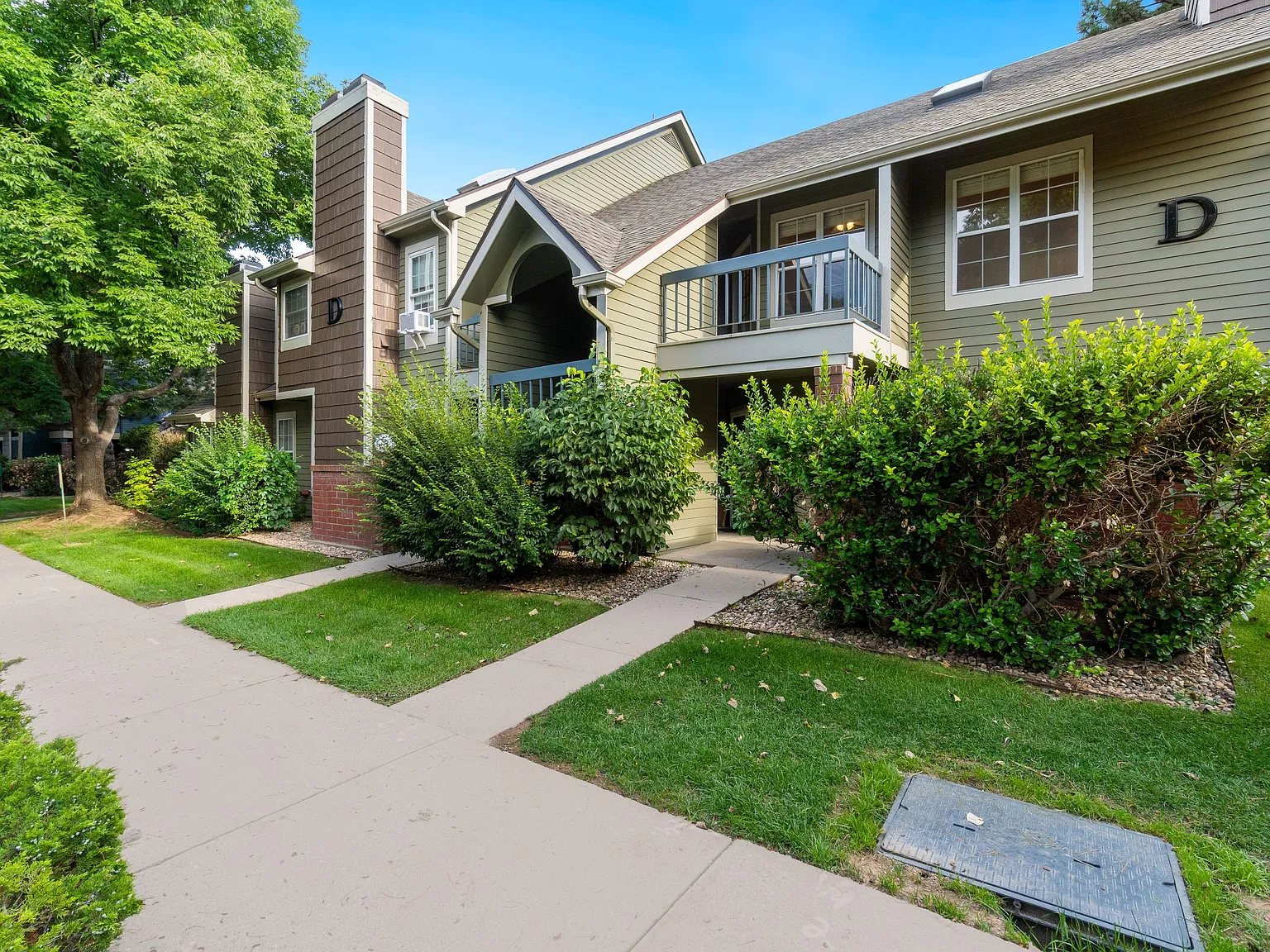 2 bed, 1.5 bath, 848 sqft, $1,650 — Photo 2