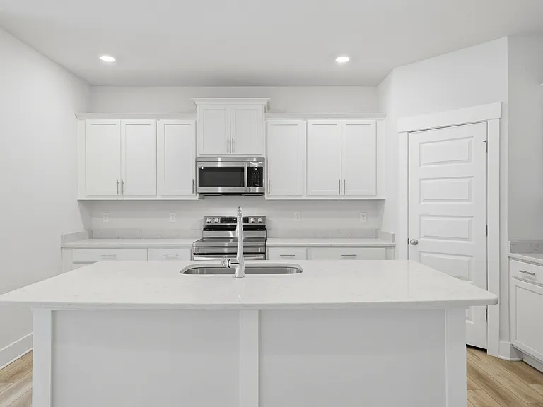 209 Camellia Dr — Photo 2