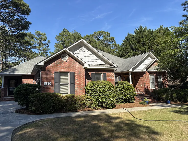 420 Lake Forest Dr SE — Photo 32