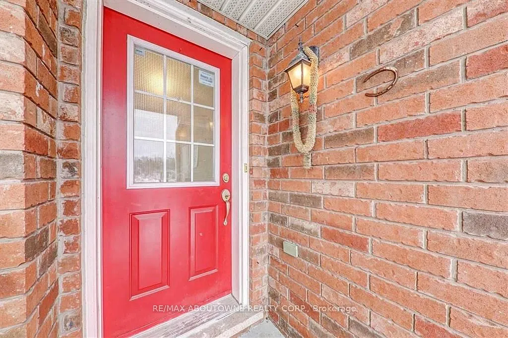 3 bed, $2,800 — Photo 1