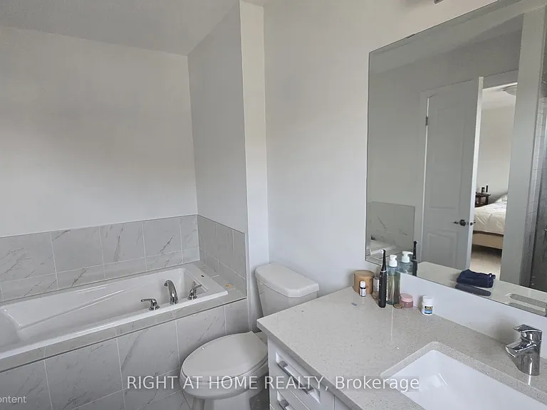 836 Dynasty St W — Photo 10